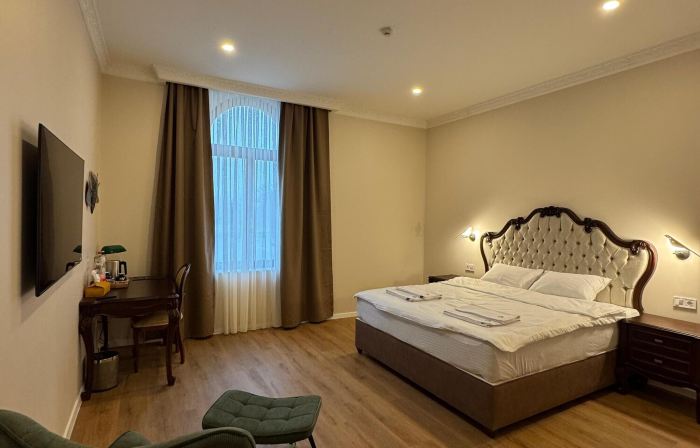 Promenaden Hotel