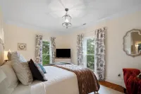 French Farmhouse-Leipers Fork- Countryside -Views!