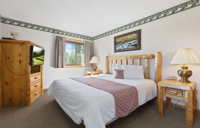 Pelican Lakes Motel