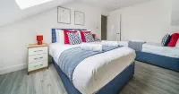 Modern Town Center Apartments Aldershot Hotels near The Royal Staff