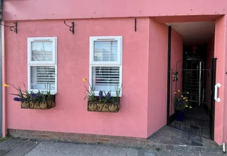 Beach Dreamland Restaurants Nearby- Sunny Garden Отели рядом с достопримечательностью «Shell Grotto»