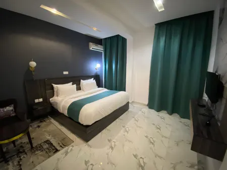 Tomking legacy hotel Отели в г. Осуаха