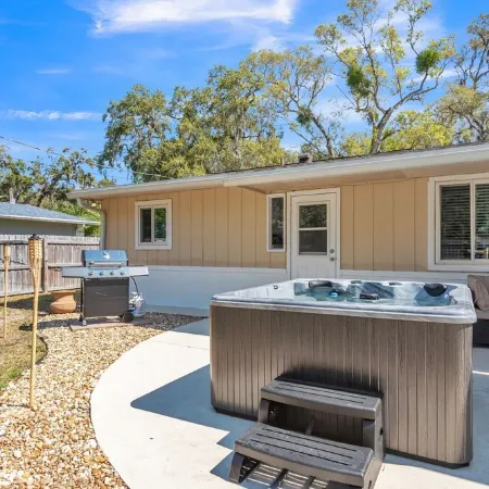 Hot Tub, Fire Pit, Near the Beach!