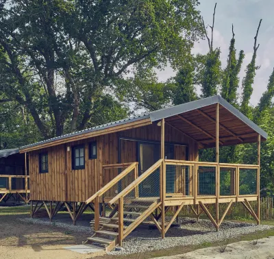 Le Jardin Saint Germain Lodges and Events Hôtels à : Plonéis