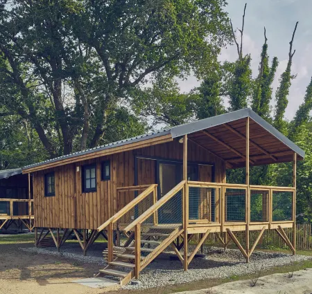 Le Jardin Saint Germain Lodges and Events Отели в г. Пон-л'Аббе