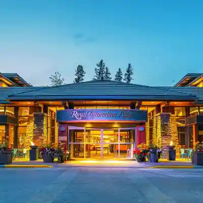Royal Canadian Lodge Hotel Exterior