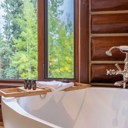 Townhome on the Creek 135 by AvantStay Ski in Ski Out Home w Hot Tub