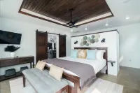 Spacious 4-Bed Villa in Placencia Village w Pool