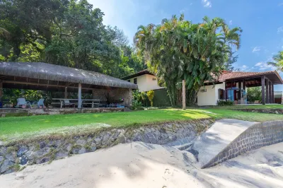 House with Private Beach in Porto Bello Mangaratiba