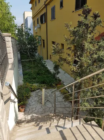 Guest House Vlado Отели в г. Сплит