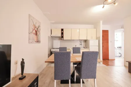 Viva - 2 bedroom apt in city centar Отели рядом с достопримечательностью «Kolovare Beach»