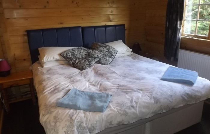 Spacious 3 bedroom cabin at Avonvale Holiday Lodge