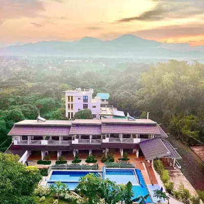 DMC Condotel Hoteles cerca de Honda Bay