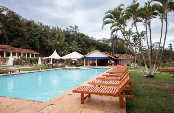 卡瓦魯瀑布農場酒店