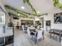 Athena Motel Apartments Hotels in South Toowoomba