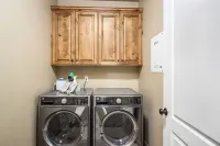 A La Mode Stunning 4 bedroom Orem Home - 2-Star