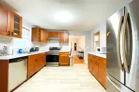 Convenient Access and Spacious Living Areas - Charming Cozy Retreat Hotels in Stamford