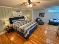 All Year Retreat - Indoor Heated Pool, Beach, Game & Movie Cottage, Sleeps 21