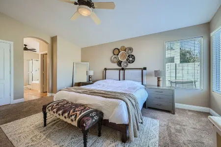 Cactus Bloom - Cozy Desert Retreat in Chandler Отели рядом с достопримечательностью «Окотильо Голф Клаб»