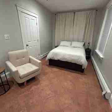 Harvard, B.U. M.I.T. Fenway Park convenient comfortable & spacious 3BR apartment Rooms