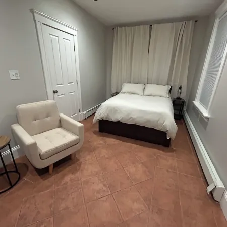 Harvard, B.U. M.I.T. Fenway Park convenient comfortable & spacious 3BR apartment