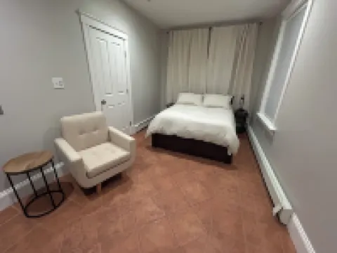 Harvard, B.U. M.I.T. Fenway Park convenient comfortable & spacious 3BR apartment