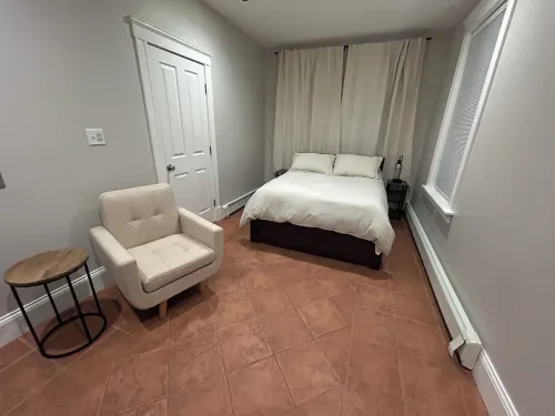 Harvard, B.U. M.I.T. Fenway Park convenient comfortable & spacious 3BR apartment