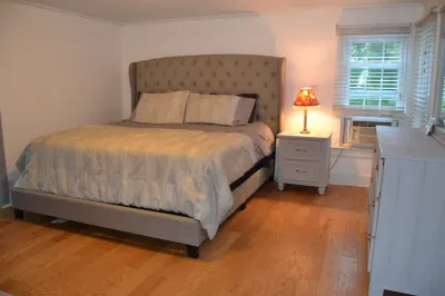 Charming 2-bedroom Cottage with AC and WiFi in Pilot Mountain