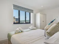 Seaside new build holiday home. Beautiful modern family home next to beach Các khách sạn ở Borth