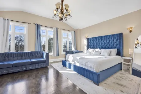 Lux Home in Chicago 7mins Downtown Отели рядом с достопримечательностью «Музей науки и промышленности»