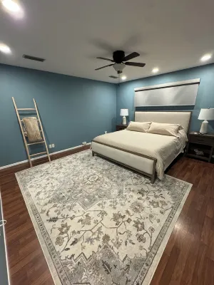 4-bedroom house centrally located LA & OC with hot tub & game room