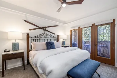 Ski In/Out Luxury, Mountain Views, 2 Pools, 4 Hot Tubs, Steam, Sauna, Gym