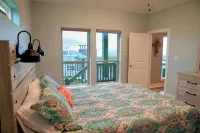 Charming 3-bedroom house W/ Great Deck and Ocean views in fabulous Crystal Beach