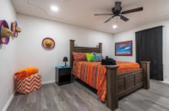 The University-2 bed/2bath-straightshot to Tech