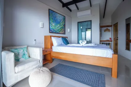 Hammock Suites Отели рядом с достопримечательностью «La Toc Beach»