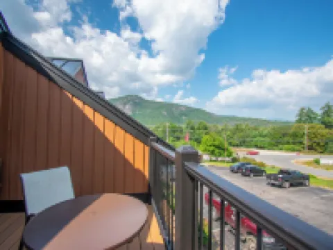Alpenglow Lodge Hotels in Bartlett