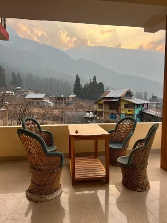 New Brahma Guesthouse Отели в г. Shamshi