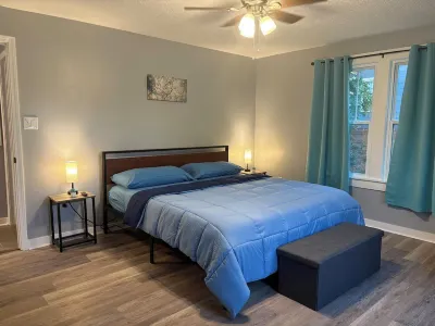 Charming 4-bedroom house with AC and WiFi in Dyersburg Hotels near Walgreens
