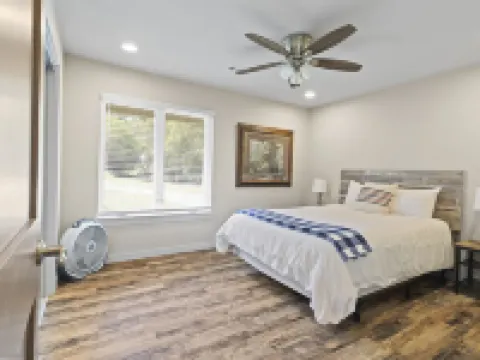 Lakefront Luxury! Direct Water Access, Spa, Fire Pit & Boat Launch-Sleeps 17