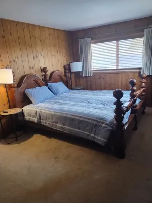 Historic Hideaway. Hiking, Fishing, Swimming At Lake Or River Nearby. sleeps 25