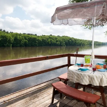ROCK RIVER HIDEAWAY Grill, Fire Pit, Pet Friendly with a fee of 30.00 per night