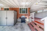2 Units Up / Down Duplex / Fire-Pit Grill /Wi-Fi