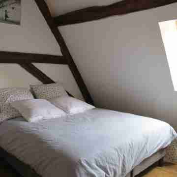 Apartment of calm character ideally placed. Ideal for lovers. Rooms