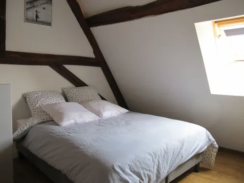 Apartment of calm character ideally placed. Ideal for lovers.