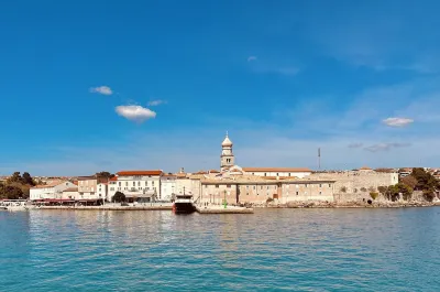 Family-friendly apartment LiJan °3 with heated salt water pool and sea view Hotels near Kosljun island