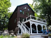 Maple Cove Lodge on Lake Sebago Waterfront! Hotels in Casco