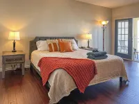 Gulfport Condo: Pool and Beach