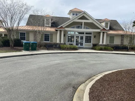 Home Away from Home>>>>4Br3.5BathParkBikeTrailPoolGymPondCamerasWiFi