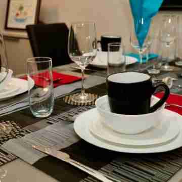 Luxury Modern Belfast City Center 2 Bed Apartment Dining/Meeting Rooms