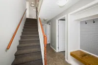 Bright 3 Bedroom Home with Home Theater